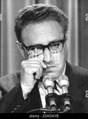 Der Nationale Sicherheitsberater der Vereinigten Staaten, Henry A. Kissinger, informiert Reporter über seine Reise nach Peking und Hanoi am 22. Februar 1973 im Pressebesprechung des Weißen Hauses in Washington, DC. Kissinger kündigte an, dass zwei amerikanische Kriegsgefangene, die seit 1957 von den Chinesen gehalten werden, freigelassen werden und kündigte auch an, dass die diplomatischen Beziehungen mit China in Form einer chinesischen Delegation in die USA beginnen werden.Quelle: Benjamin E. 'Gene' Forte/CNP weltweit Stockfoto