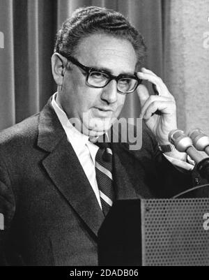 Der Nationale Sicherheitsberater der Vereinigten Staaten, Henry A. Kissinger, informiert Reporter über seine Reise nach Peking und Hanoi am 22. Februar 1973 im Pressebesprechung des Weißen Hauses in Washington, DC. Kissinger kündigte an, dass zwei amerikanische Kriegsgefangene, die seit 1957 von den Chinesen gehalten werden, freigelassen werden und kündigte auch an, dass die diplomatischen Beziehungen mit China in Form einer chinesischen Delegation in die USA beginnen werden.Quelle: Benjamin E. 'Gene' Forte/CNP weltweit Stockfoto