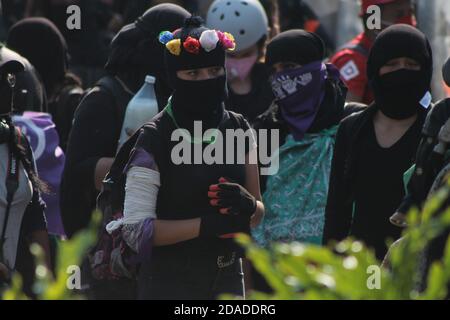 Mexiko-Stadt, Mexiko. November 2020. MEXIKO-STADT, MEXIKO - 11. NOVEMBER: Eine Frau nimmt an einer Demonstration Teil, um Gerechtigkeit für das Feminizid von Bianca Alejandrina 'Alexis' in Cancun am 11. November 2020 in Mexiko-Stadt, Mexiko zu fordern.Quelle: The Photo Access/Alamy Live News Stockfoto