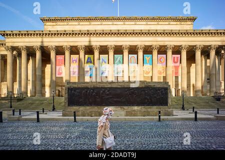 Vielen Dank an die Liverpool-Poster von außen in St. Georges Halle auf Lime Street Stockfoto