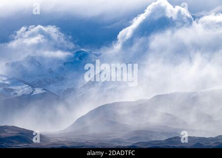 Sturmwolken Rollen über Mount Joseph, einem Teil der südlichen Alpen in der Nähe von Tekapo, Südinsel Neuseelands. Stockfoto