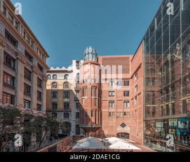 Barcelona, Spanien - 24. Feb 2020: Fassade des Turms der Catalonia Music Hall Stockfoto