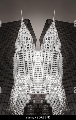 Abstraktes symmetrisches Bild von New York. Doppelbelichtung. Schwarz-Weiß-Bild von Chrysler Building und Manhattan moderne Architektur. Stockfoto