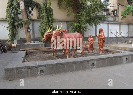 Skulpturen Rajmata Jijabai und Sohn Chhatrapati Shivaji Maharaj, Lal Mahal, im Herzen der Stadt Pune, Maharashtra Stockfoto