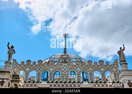 Pavillon 11 "Metallurgie" (ehemalige "kasachische SSR") - Restaurierung und Reparatur. VDNH, Moskau, Russland 05 24 2019 Stockfoto