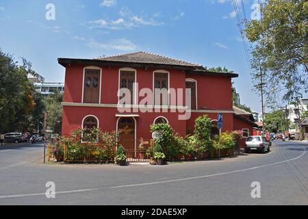 Persian Zoroastrians Bungalow in der Nähe von Komra Agiary oder Parsi Feuertempel, Camp, Pune, Maharashtra Stockfoto