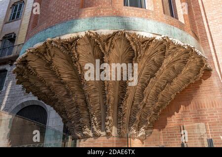 Barcelona, Spanien - 24. Feb 2020: Fassade des Turms der Catalonia Music Hall Stockfoto