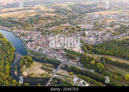 Luftaufnahme von Saint-aignan-sur-cher, altes castel und Fluss der Cher, in der loir-et-cher Stockfoto