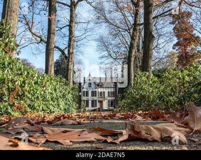 De poort van Villa Sphagnum in Griendtsveen Stockfoto