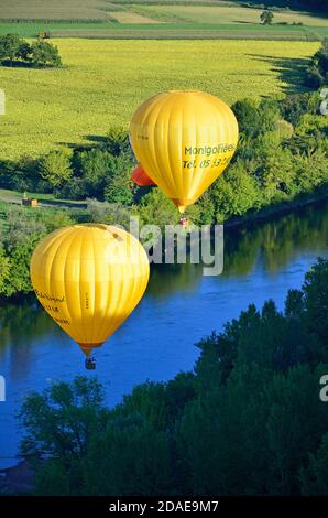 Frankreich, Aquitaine, Dordogne, Landschaft des Schwarzen Perigord, Dordogne-Tal, mongolfiere, Heißluftballon, Luftaufnahme Stockfoto