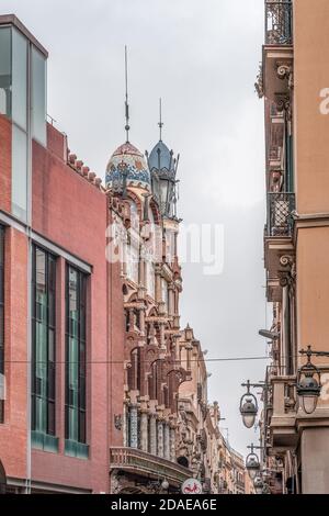 Barcelona, Spanien - 24. Feb 2020: Außenansicht der neuen Erweiterung der Catalonia Music Hall Stockfoto