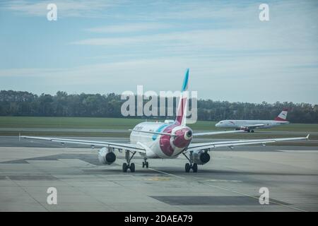 Stuttgart, Deutschland - 4. Oktober 2020: Eurowings Europe Airbus A320 am Flughafen Stuttgart in Deutschland. Airbus ist ein europäischer Flugzeughersteller Stockfoto