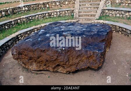 METEORIT NAMENS "HOBA" IN NAMIBIA, DER GRÖSSTE BEKANNTE METEORIT AUF DER ERDE IM JAHR 1920 ENTDECKT, WIEGT ETWA 60 TONNEN, ES WIRD GESCHÄTZT, DASS ZWISCHEN Stockfoto