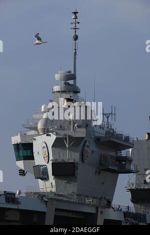 Die Flugkontrollposition des neuen Flugzeugträgers HMS Prince of Wales der Royal Navy liegt an Pier Head, Liverpool Stockfoto