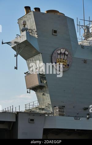 Die Flugkontrollposition des neuen Flugzeugträgers HMS Prince of Wales der Royal Navy liegt an Pier Head, Liverpool Stockfoto