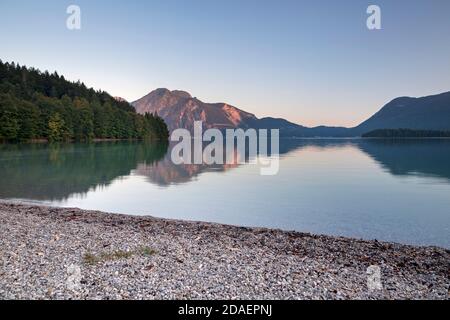 Geographie / Reisen, Deutschland, Bayern, Jachenau, Walchensee mit Herzogstand (Peak) und , Additional-Rights-Clearance-Info-Not-available Stockfoto
