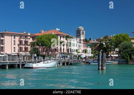 Geographie / Reisen, Italien, Lombardei, Sirmione, Gardasee, Altstadt Sirmione am Gardasee, Additional-Rights-Clearance-Info-not-available Stockfoto