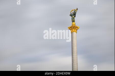 KIEW, UKRAINE - 08. Mai 2017: Unabhängigkeitsdenkmal ist eine Siegessäule auf Maidan Nezalezhnosti (Unabhängigkeitsplatz) in Kiew und ist commemora Stockfoto