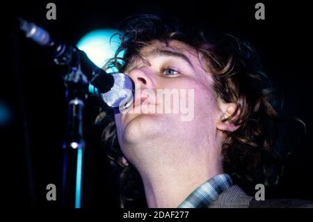 Michael Stipe von REM live im Lyceum. London, 2. Dezember 1984 – weltweite Nutzung Stockfoto