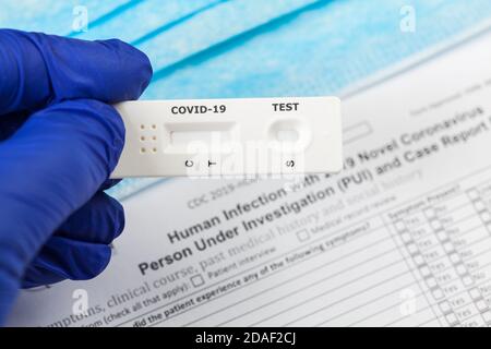COVID-19 Viruskrankheitstest,Coronavirus-Krise,globaler Pandemieausbruch,Schnellstrepungstest RST Kit, Schnelltest für Antigen-Nachweis, RADT Stockfoto