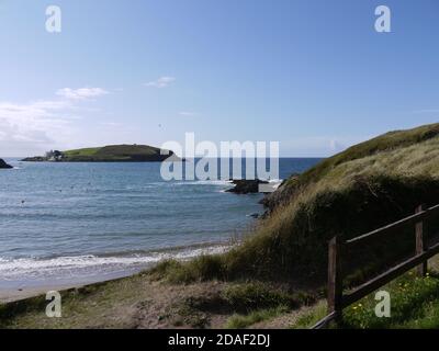 Challborough Bay und Burgh Island, Devon, Großbritannien. Stockfoto