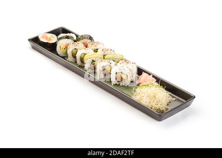 Verschiedene Arten von Sushi auf weißem Hintergrund. Stockfoto