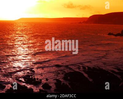 Challborough Bay und Burgh Island, Devon, Großbritannien. Stockfoto