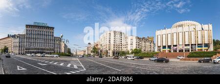 KIEW, UKRAINE - Mai. 11, 2019: Ukrainisches Haus auf dem Europaplatz Panorama. International Convention Center Ukrainisches Haus, jetzt Teil von Kiew seine Stockfoto