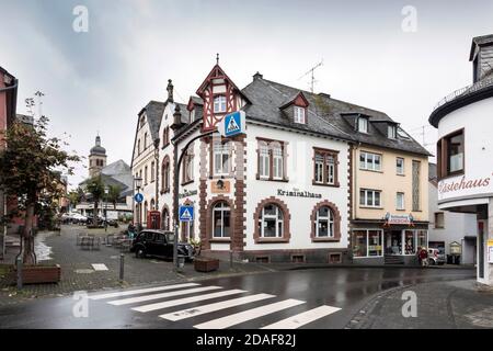 Das Kriminalhaus in Hillesheim, ein Kriminalgut mit dem Café Sherlock, eine Buchhandlung und ein Archiv für Kriminalromane Stockfoto