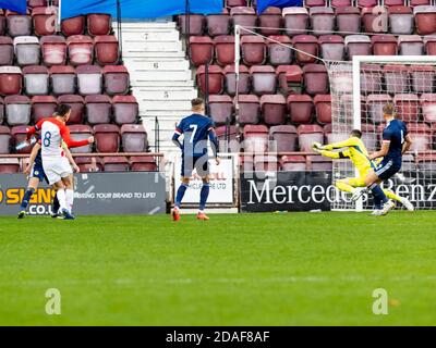 Edinburgh, Schottland, Großbritannien. 12. November 2020 Nikola Moro aus Kroatien erzielt das Eröffnungstreffer in der 19. Minute während der UEFA U-21 Euro 2021 Qualifikationsspielungen gegen Schottland gegen Kroatien im Tynecastle Stadium. Kredit: Alan Rennie/Alamy Live Nachrichten Stockfoto