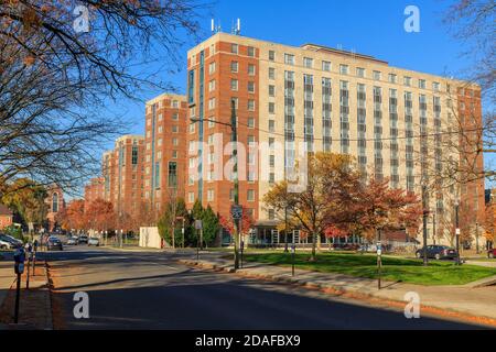 COLUMBUS, OH, USA - 7. NOVEMBER: Smith-Steeb und Park-Stradley Residence Halls an der Ohio State University am 7. November 2020 in Columbus, Ohio. Stockfoto