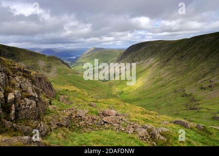 Blick von der Threshthwaite Mündung entlang des Troutbeck Tals, Kirkstone Pass, Lake District National Park, Cumbria, England, UK Stockfoto