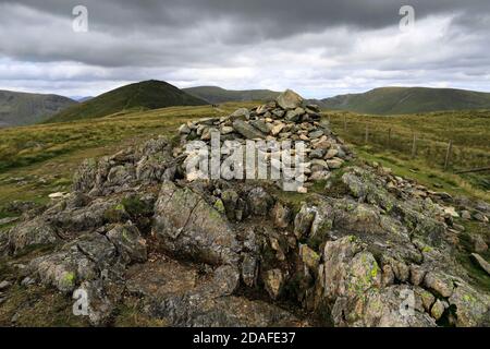 Der Gipfel Cairn of Yoke Fell, Hartsop Valley, Kirkstone Pass, Lake District National Park, Cumbria, England, UK Yoke Fell ist einer der 214 Wainwrigh Stockfoto