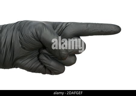 Hand in schwarzem Gummihandschuh zeigt nach rechts mit Zeigefinger. Isoliert auf weißem Hintergrund. Stockfoto