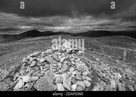 Der Gipfel Cairn of Yoke Fell, Hartsop Valley, Kirkstone Pass, Lake District National Park, Cumbria, England, UK Yoke Fell ist einer der 214 Wainwrigh Stockfoto