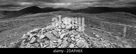 Der Gipfel Cairn of Yoke Fell, Hartsop Valley, Kirkstone Pass, Lake District National Park, Cumbria, England, UK Yoke Fell ist einer der 214 Wainwrigh Stockfoto