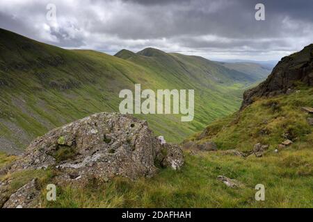 Blick von der Threshthwaite Mündung entlang des Troutbeck Tals, Kirkstone Pass, Lake District National Park, Cumbria, England, UK Stockfoto