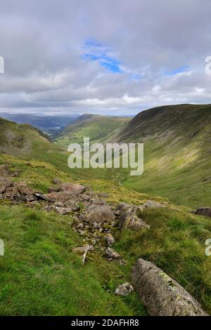 Blick von der Threshthwaite Mündung entlang des Troutbeck Tals, Kirkstone Pass, Lake District National Park, Cumbria, England, UK Stockfoto