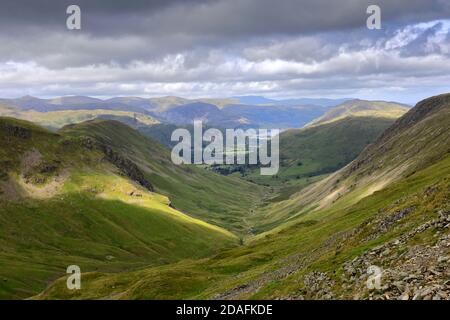 Blick von der Threshthwaite Mündung entlang des Troutbeck Tals, Kirkstone Pass, Lake District National Park, Cumbria, England, UK Stockfoto