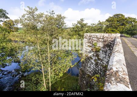 Lanercost Old Bridge erbaut aus rotem Sandstein über dem Fluss Irthing im Jahr 1724 in Lanercost, Cumbria UK Stockfoto