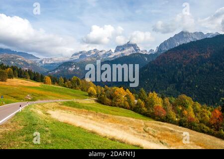 Wunderschöne Berge in den Brenta Dolomiten, Bergamo Alpen in der Nähe des Cornisello Sees, Trentino-Südtirol in Norditalien, Europa Stockfoto