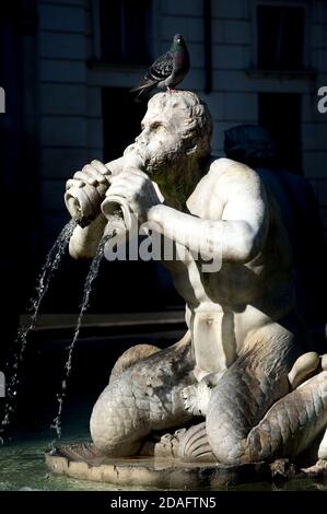 Detail der Statue eines der Brunnen in Piazza Navona in Rom Stockfoto