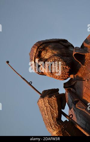 Filey Fisherman Statue, Close Up of Head - High Tide in Short Wellies - Ray Lonsdale Steel Statue - Filey Seafront - North Yorkshire UK Stockfoto