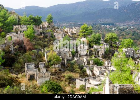 Wahrzeichen der Türkei. Die verlassene altgriechische Stadt Kayakoy auf dem Lykischen Weg. Stockfoto