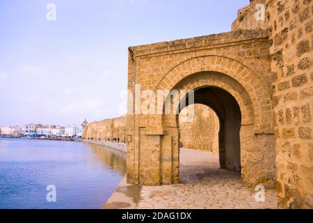 Alte Stadtmauer in den Hafen, Bizerte, Tunesien Stockfoto