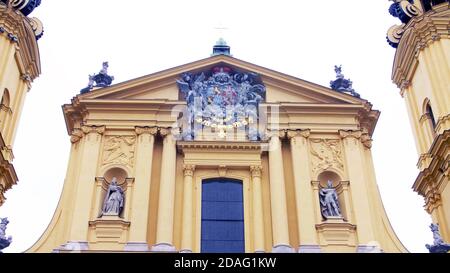 Die Theatinerkirche St. Kajetan und der Odeonplatz, München, Bayern, Deutschland Stockfoto