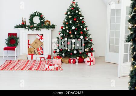 Silvester Weihnachtsbaum mit Geschenken Stockfoto