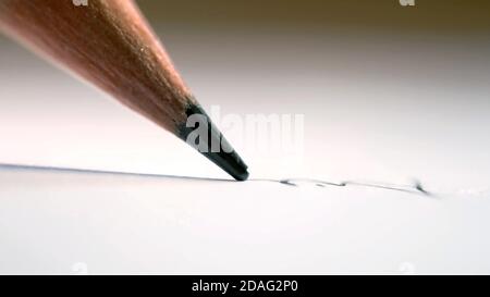 Bleistift auf Papier, Nahaufnahme Makrodetails Stockfoto