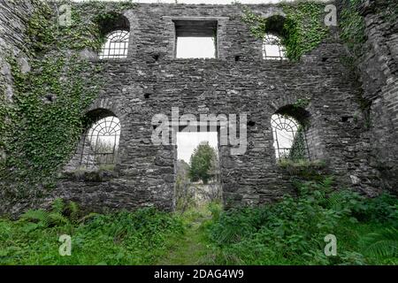 Das alte verlassene, verwinkelte Haus, das einst von den Brendon genutzt wurde Hügel Eisenerz Unternehmen im Exmoor Nationalpark Stockfoto