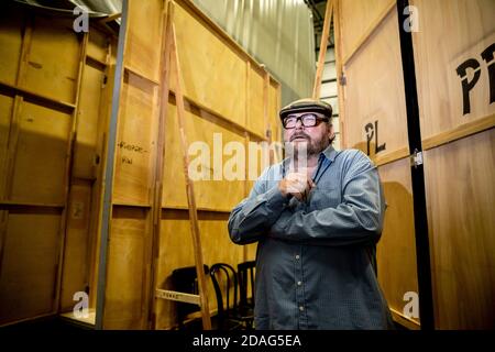 Berlin, Deutschland. Oktober 2020. Walter Plathe, Schauspieler, steht zwischen den Szenen im Schiller Theater. Quelle: Christoph Soeder/dpa/Alamy Live News Stockfoto